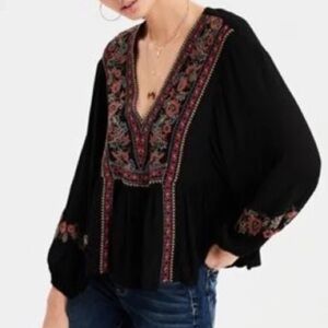 American Eagle Black embroidered Boho peasant blouse longsleeve crop slouchy top